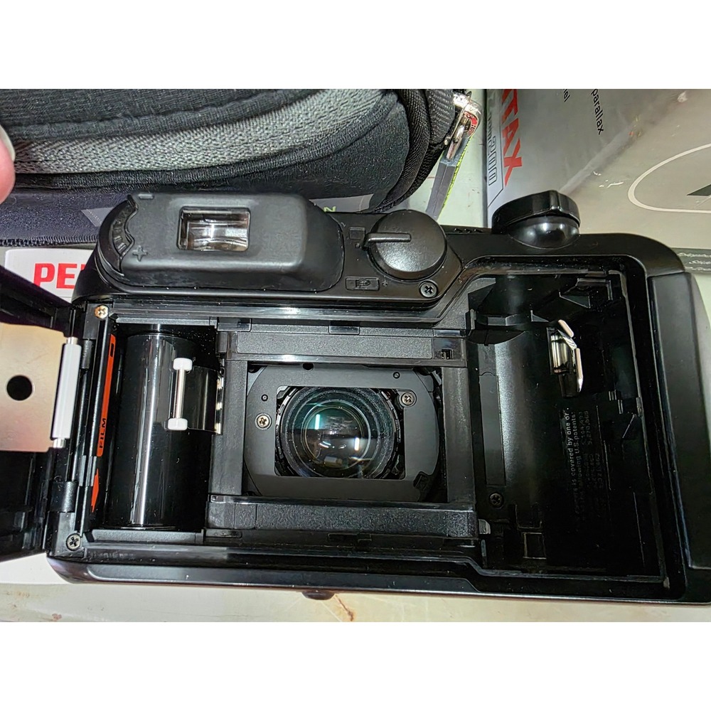 Pentax IQZoom 200 35mm Film Camera with Travel Case, Manual and Kodak Film - Picture 3 of 9